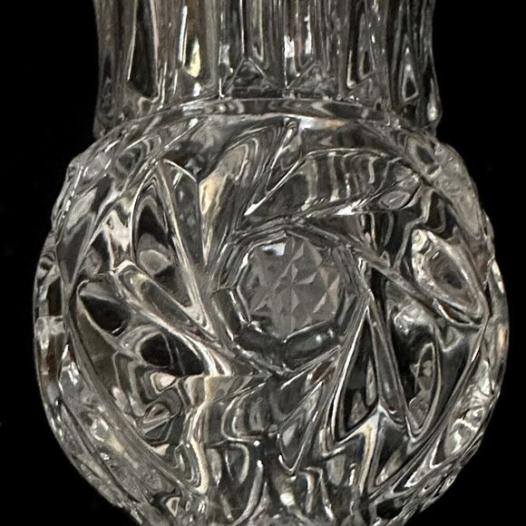 Crystal Clear Industries Pinwheel 4" Bud vase - Picture 7 of 7